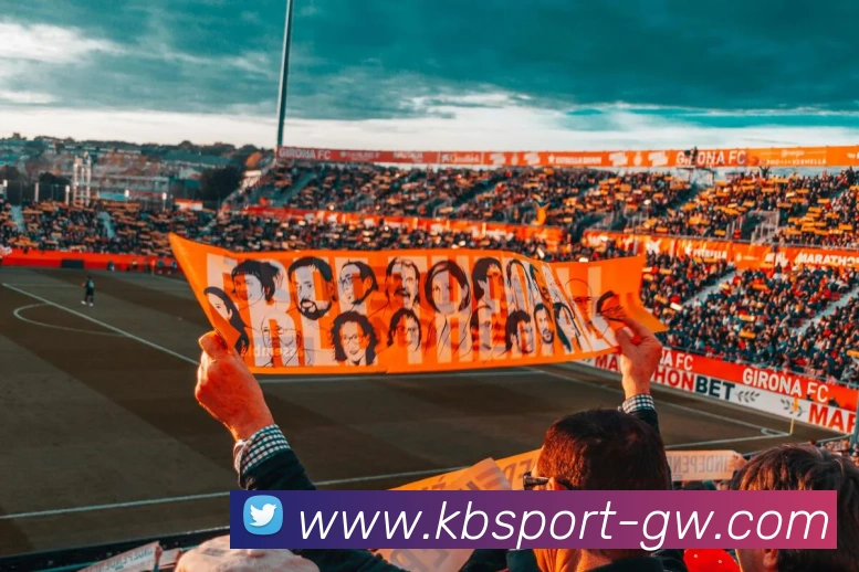 恭喜若日尼奥荣膺2025赛季巴甲最佳后腰奖项分享领奖瞬间